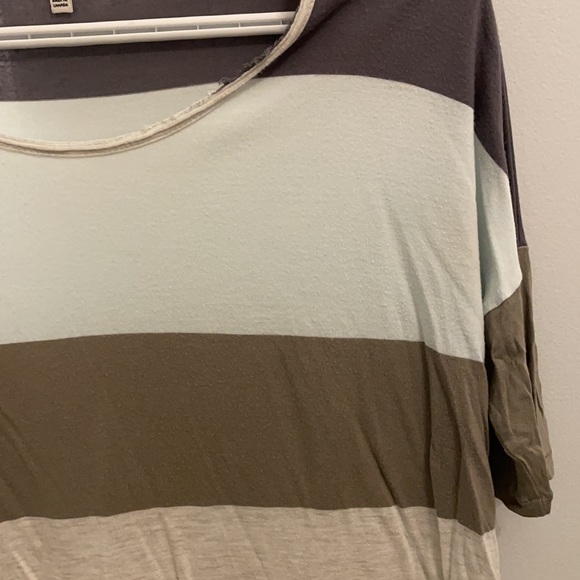 Wilfred (aritzia) colour block t shirt - Picture 3 of 5